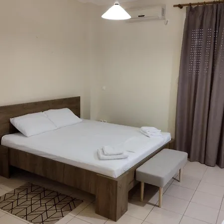 Apartment διατίθεται γκαρσονιερα *